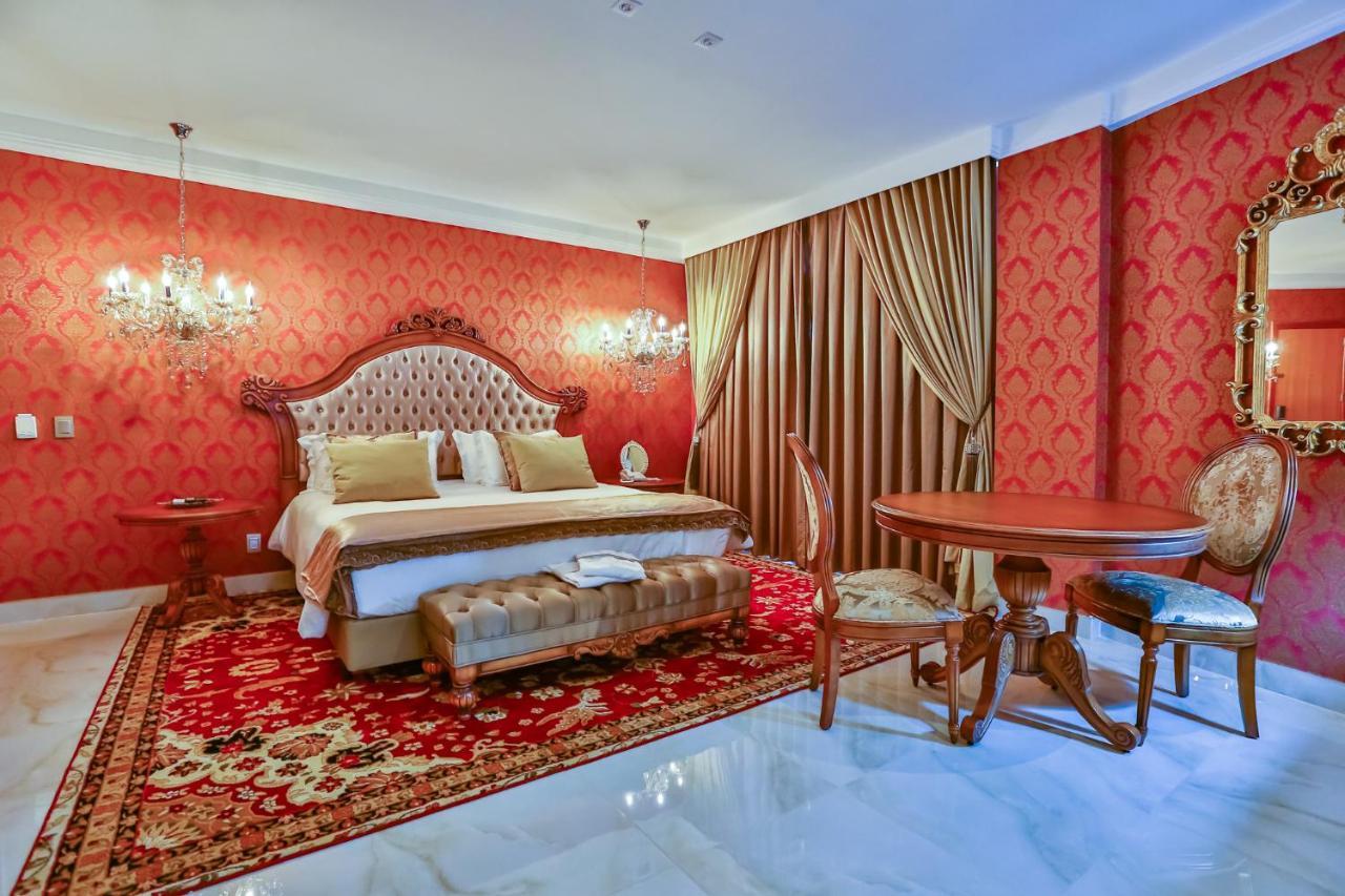 Golden Lis Hotel Boutique Goiania Bagian luar foto A bedroom at the hotel