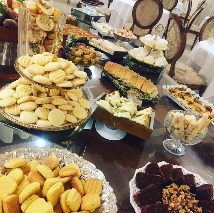 Golden Lis Hotel Boutique Goiania Bagian luar foto A selection of traditional sweets