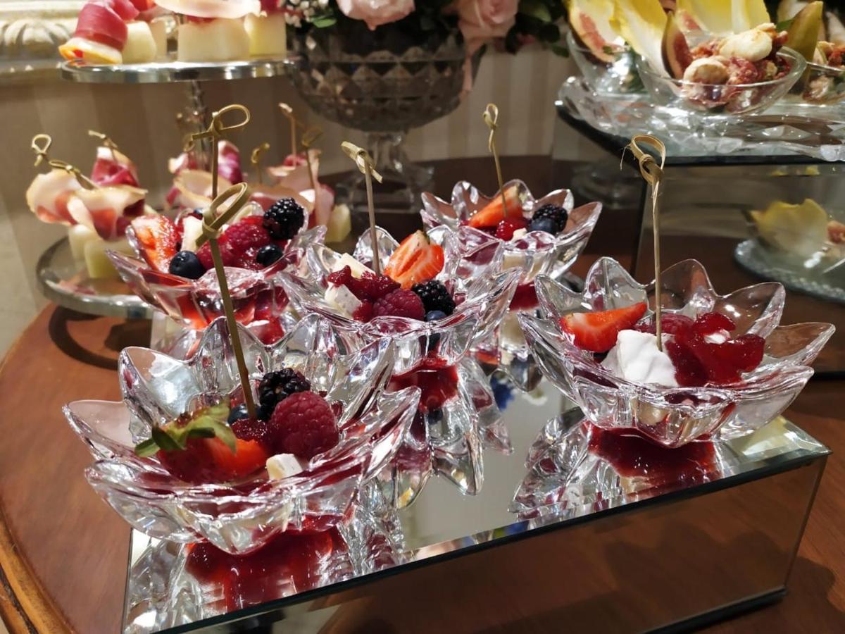 Golden Lis Hotel Boutique Goiania Bagian luar foto Fruit salad