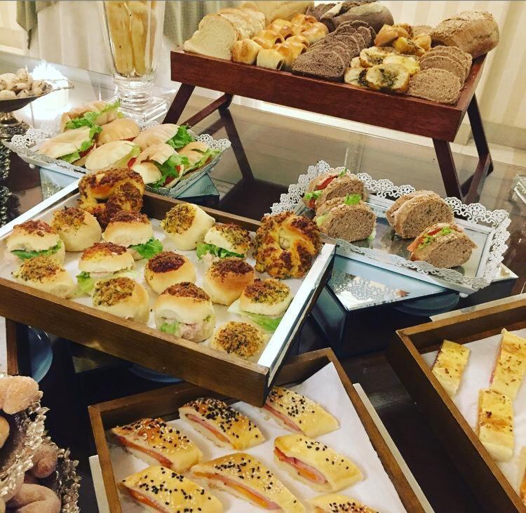 Golden Lis Hotel Boutique Goiania Bagian luar foto A selection of canapés