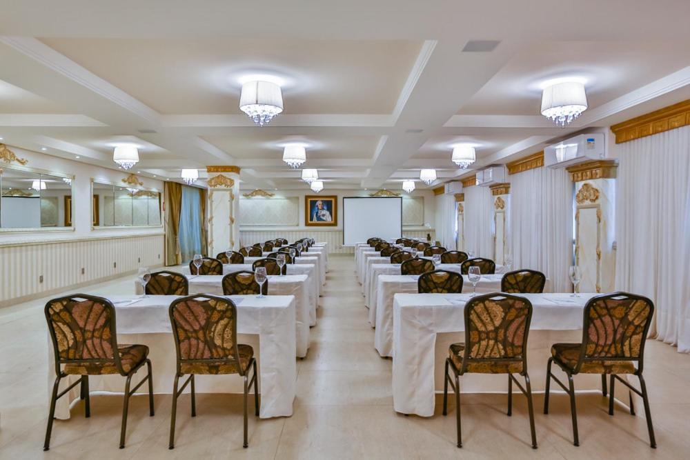 Golden Lis Hotel Boutique Goiania Bagian luar foto The meeting room