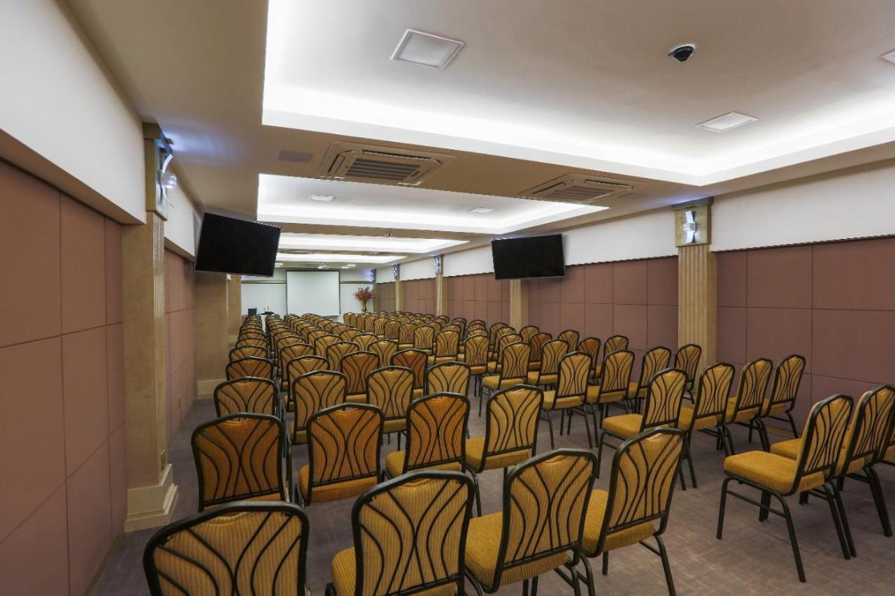 Golden Lis Hotel Boutique Goiania Bagian luar foto A meeting room