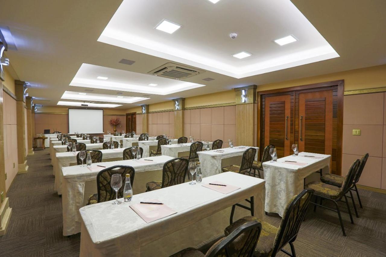 Golden Lis Hotel Boutique Goiania Bagian luar foto Meeting room